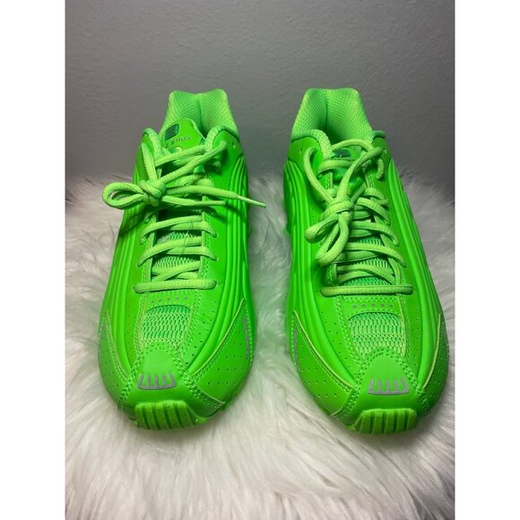 Nike Shox R4 Women's Sneakers Green Strike Metallic HV0839-398 - Picture 2 of 5